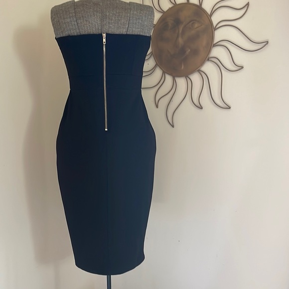 Little Black dress with SEXY V-cut @ the top!! And silver zipper down the back! - Picture 6 of 7